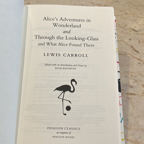 Decorative Alice in Wonderland coffee table book - Picture 4 of 4